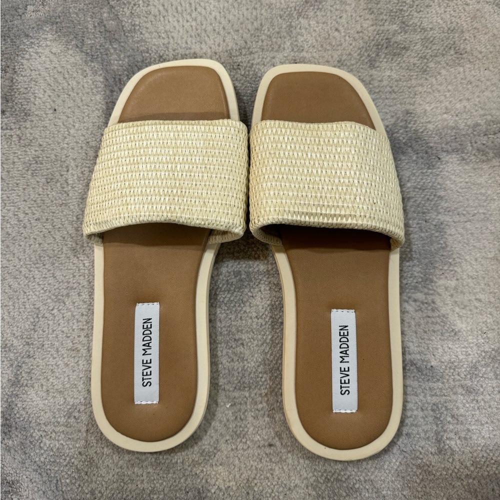 NWOT Steve Madden flats/sandals size 10.5/11 women’s